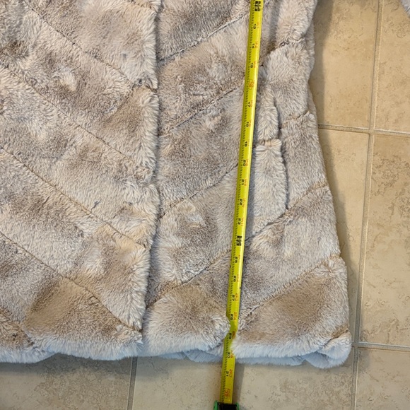 NWT Faux Fur Gray Coat - Picture 9 of 9